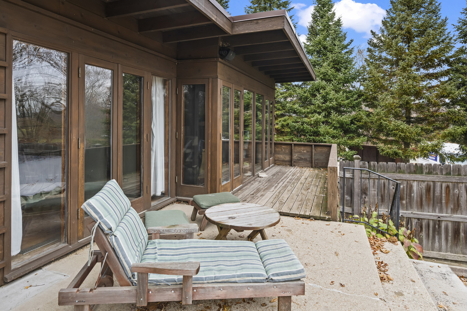 2345 North McAree Road Waukegan, IL 60087 - Photo 28 of 40 a view of a patio with a table and chairs