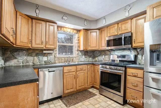 $214,900 | 6137 East Street, Twin Lake, MI 49457