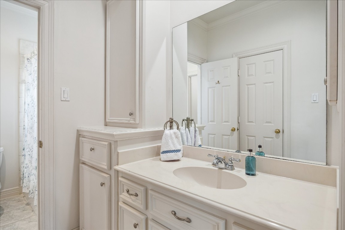 11524 Taylorcrest Road Houston, TX 77024 - Photo 38 of 47 The vanity and sink area for the third upstairs bedroom is separate from the tub and shower as well as the water closet, offering added privacy and functionality.