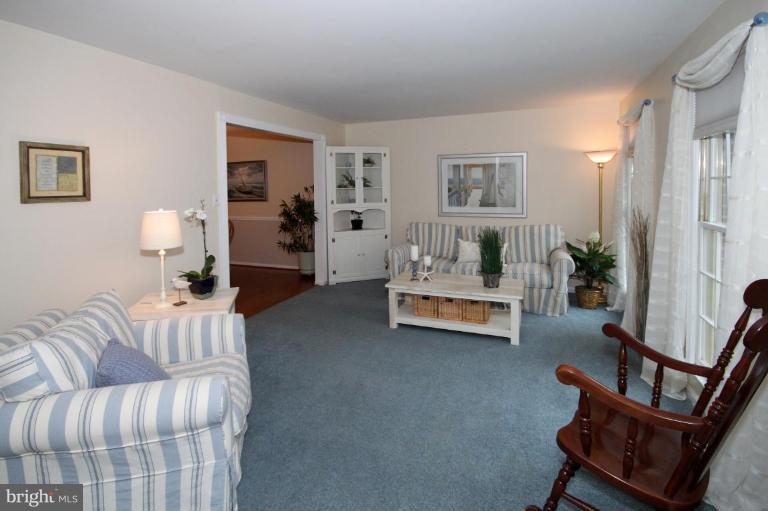 9903 Natick Road Burke, VA 22015 - Photo 2 of 30 Living Room
