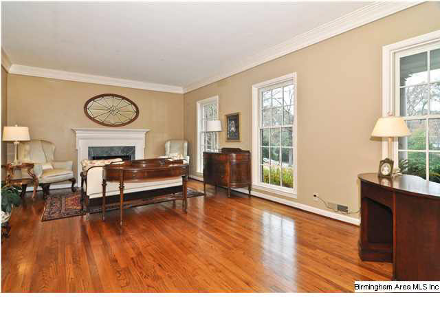 4525 Dolly Ridge Road Birmingham, AL 35243 - Photo 4 of 32