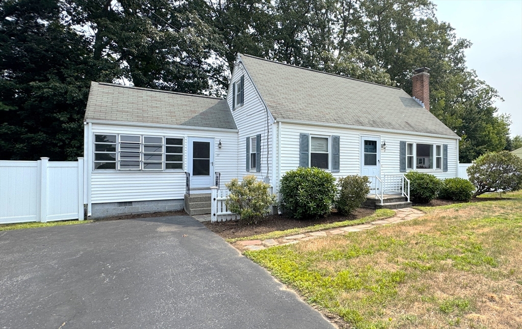 17 Meadowbrook Road Hudson, MA 01749 - Photo 1 of 27