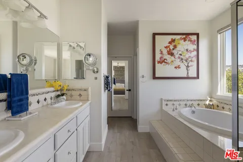 $1,395,000 | 11540 Apulia Court, Porter Ranch, CA 91326