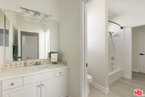 $1,395,000 | 11540 Apulia Court, Porter Ranch, CA 91326