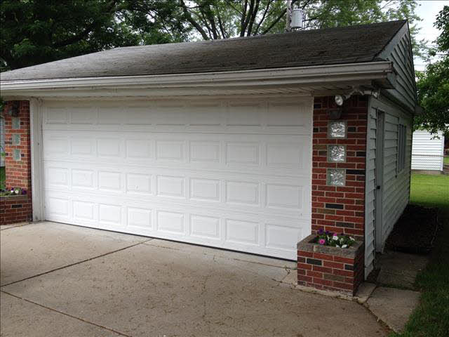 26839 Merideth Drive Warren, MI 48091 - Photo 8 of 9 Garage