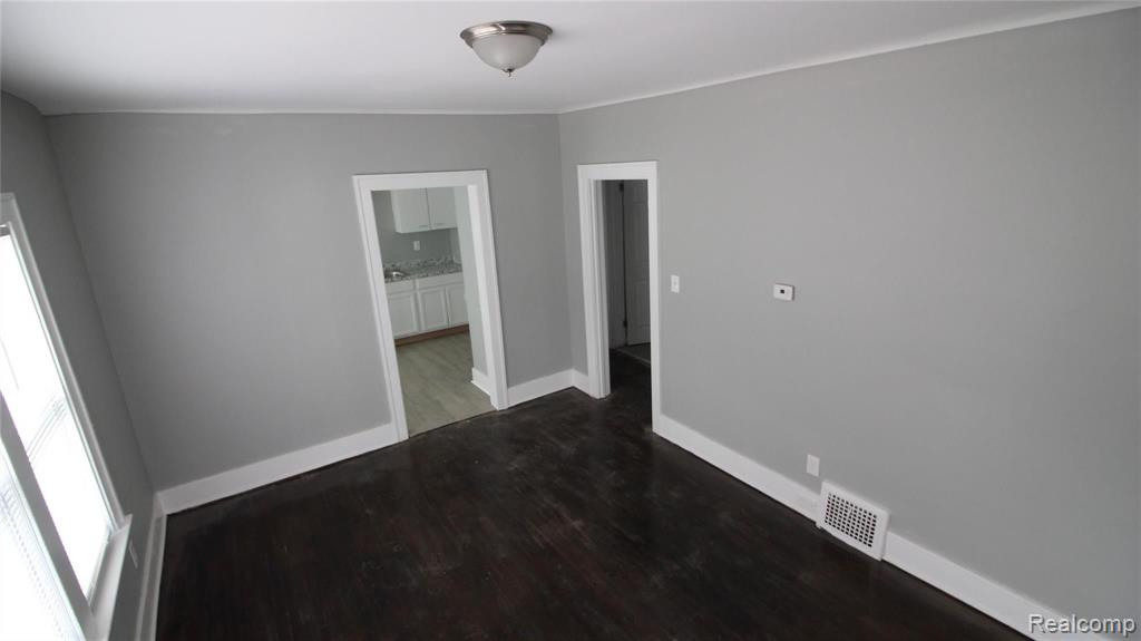 5529 Nottingham Road Detroit, MI 48224 - Photo 4 of 13