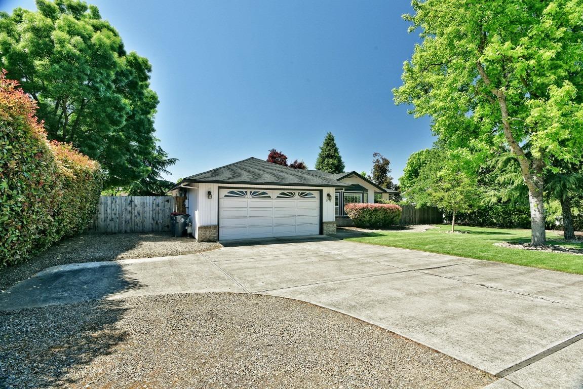3468 Lone Pine Road Medford, OR 97504 - Photo 2 of 28 Additional Photo