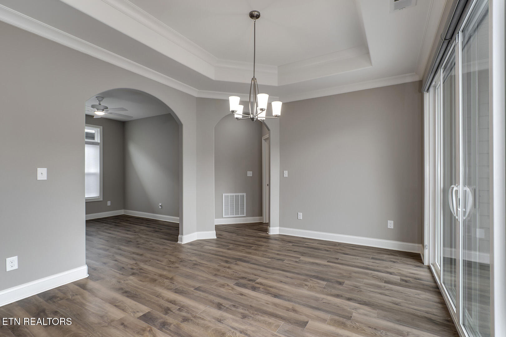 403 Sycamore Place Loudon, TN 37774 - Photo 16 of 60 16_403 Sycamore Place_Dining01