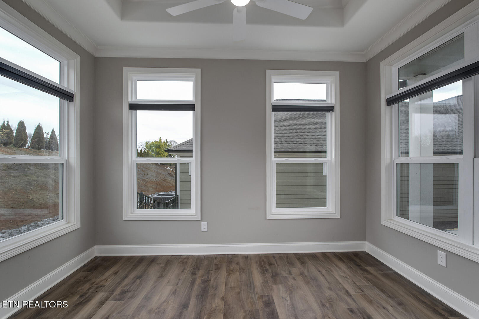 403 Sycamore Place Loudon, TN 37774 - Photo 27 of 60 27_403 Sycamore Place_MasterSitting-SunR