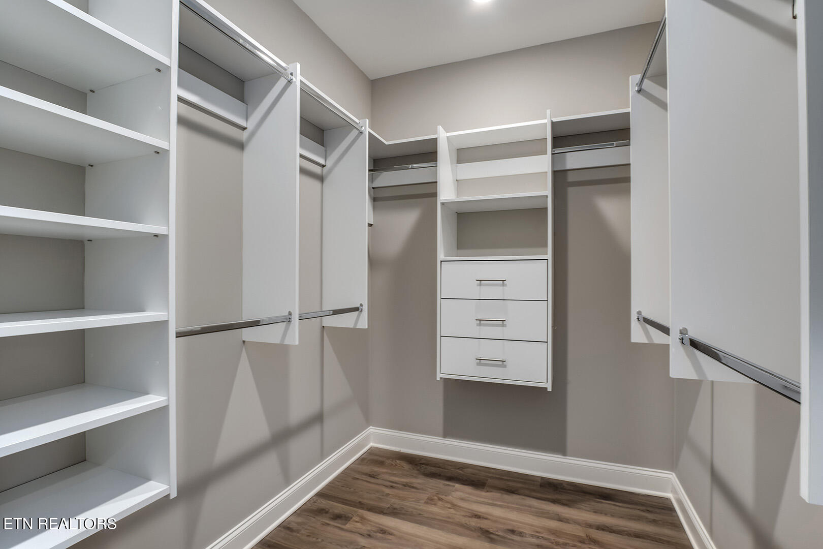 403 Sycamore Place Loudon, TN 37774 - Photo 30 of 60 30_403 Sycamore Place_MasterCloset