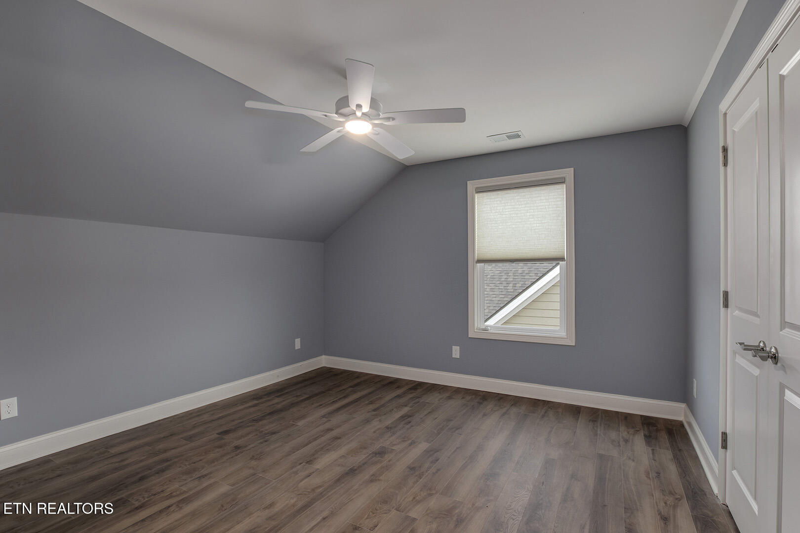 403 Sycamore Place Loudon, TN 37774 - Photo 50 of 60 50_403 Sycamore Place_Bedroom3_01
