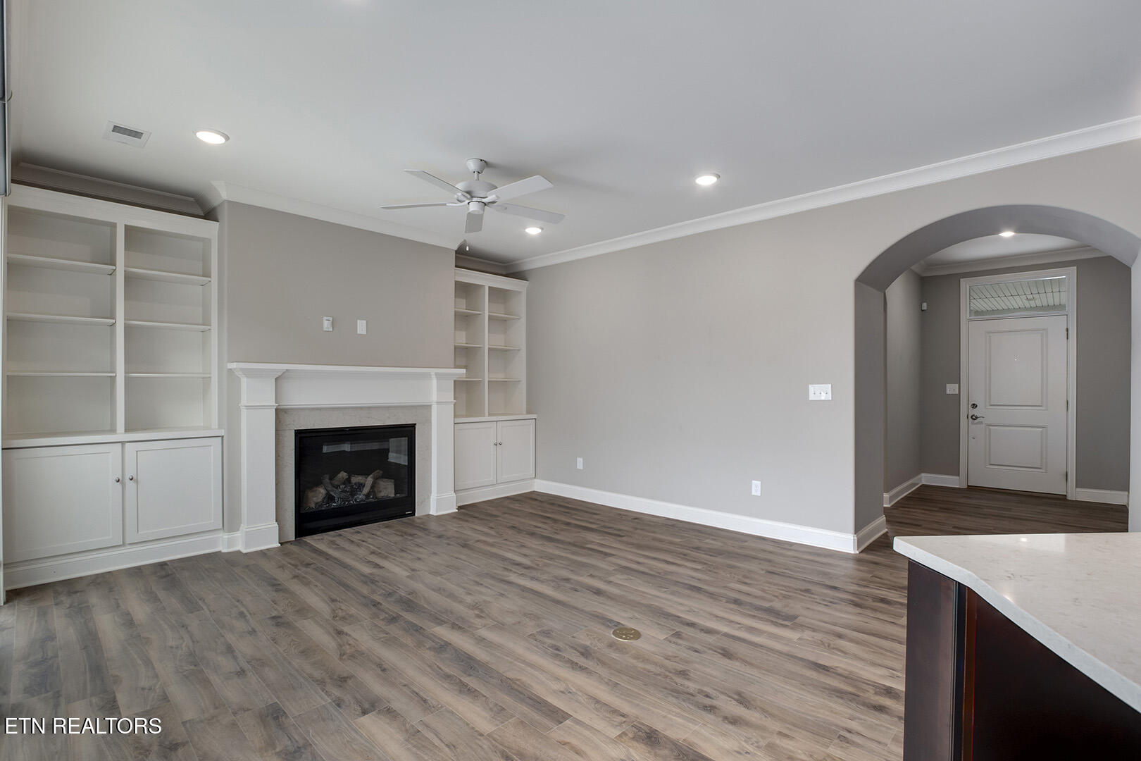 403 Sycamore Place Loudon, TN 37774 - Photo 7 of 60 07_403 Sycamore Place_Living02