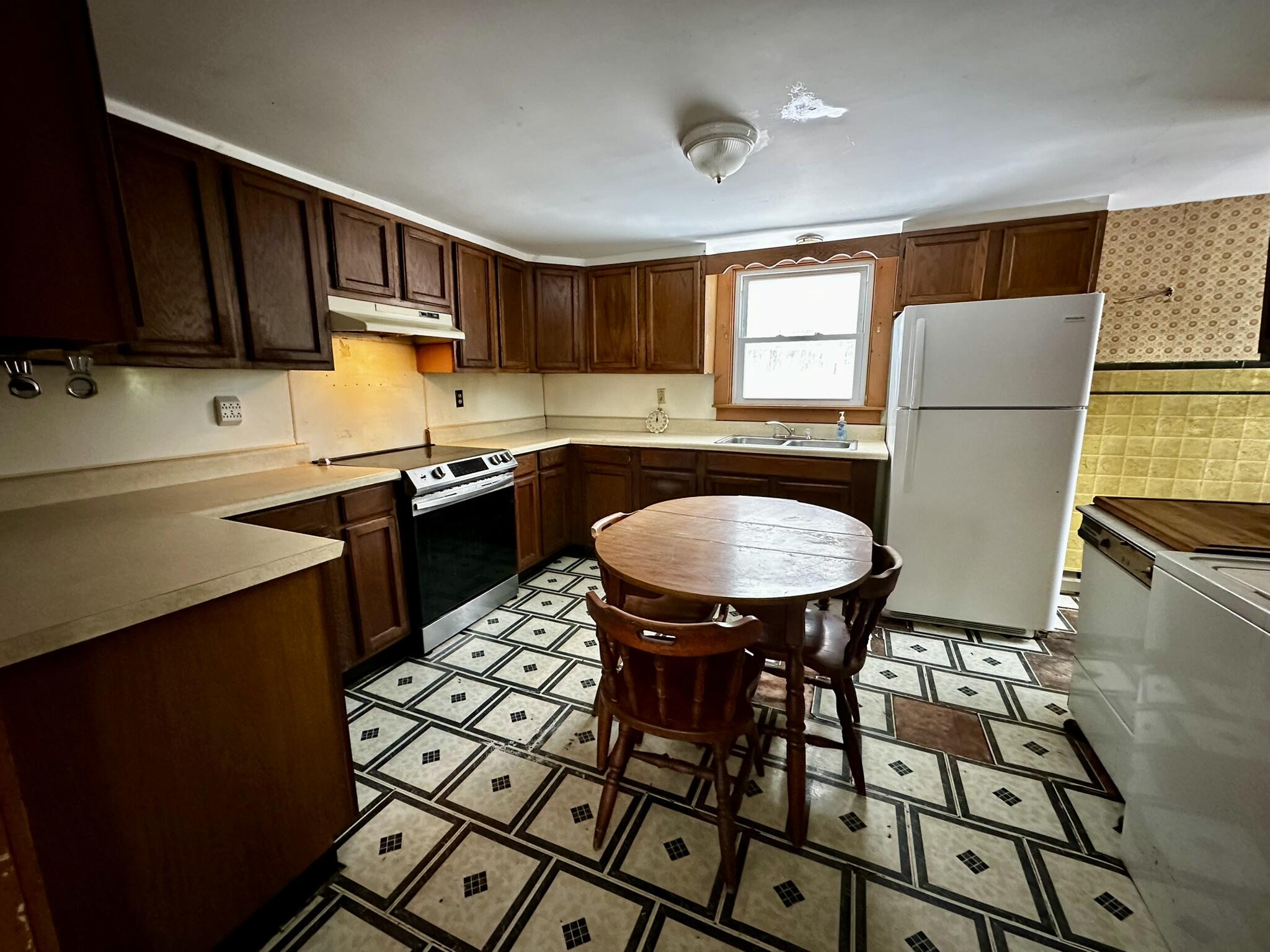 89 Sebago Road Naples, ME 04055 - Photo 6 of 17 Kitchen
