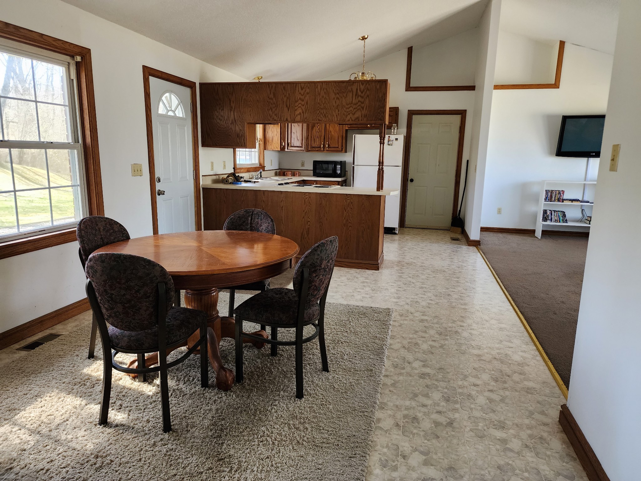 103 Waterloo Road Lawrenceburg, TN 38464 - Photo 5 of 21 a dining room with furniture and window