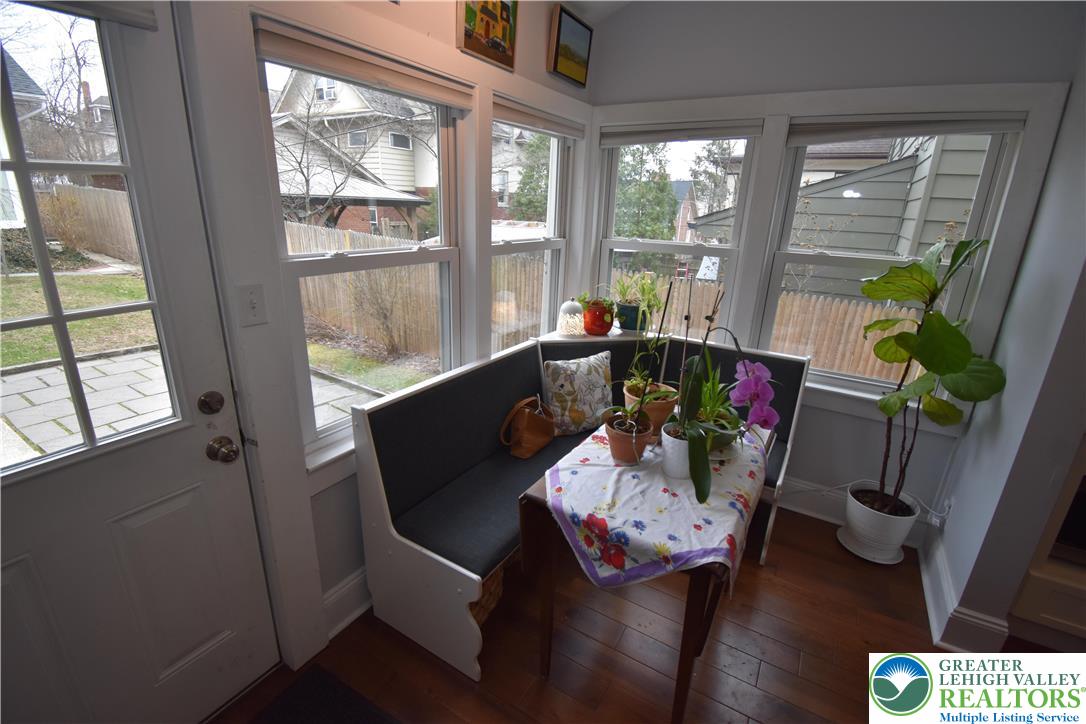 715 Coleman Street Easton, PA 18042 - Photo 14 of 38 a living room with furniture and a potted plant