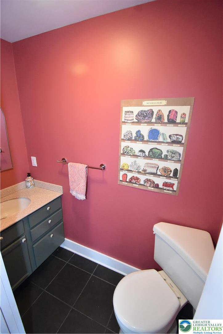 715 Coleman Street Easton, PA 18042 - Photo 18 of 38 a bathroom with a toilet a sink and mirror