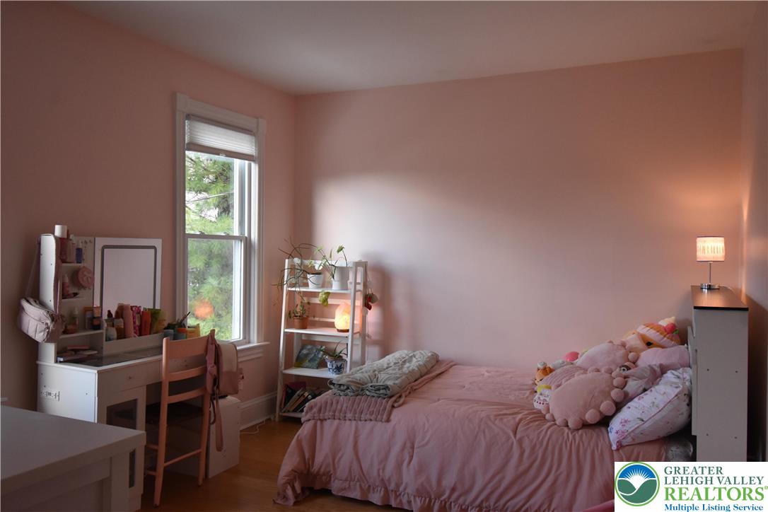 715 Coleman Street Easton, PA 18042 - Photo 23 of 38 a bedroom with a bed and a window