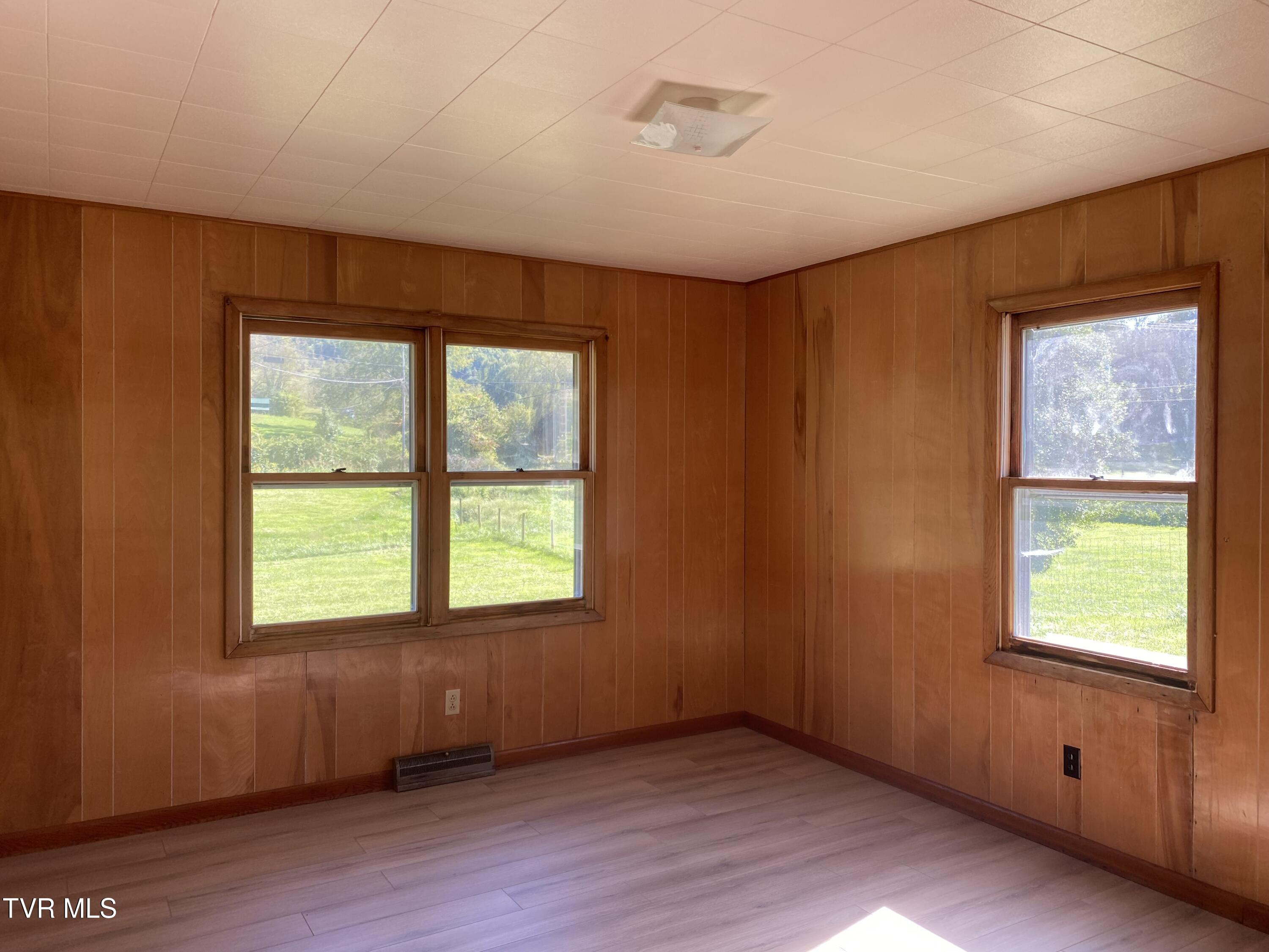 1095 Stonebruise Road, Unit 1 Lebanon, VA 24266 - Photo 6 of 12 IMG_6779