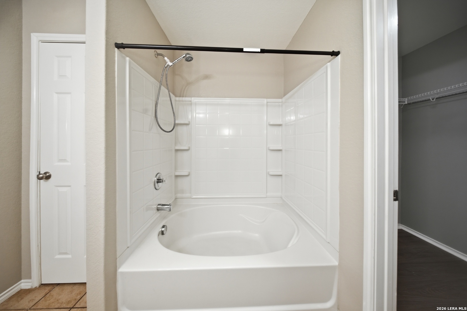 403 Walnut Crest Schertz, TX 78154 - Photo 20 of 30 a bathroom with a bathtub