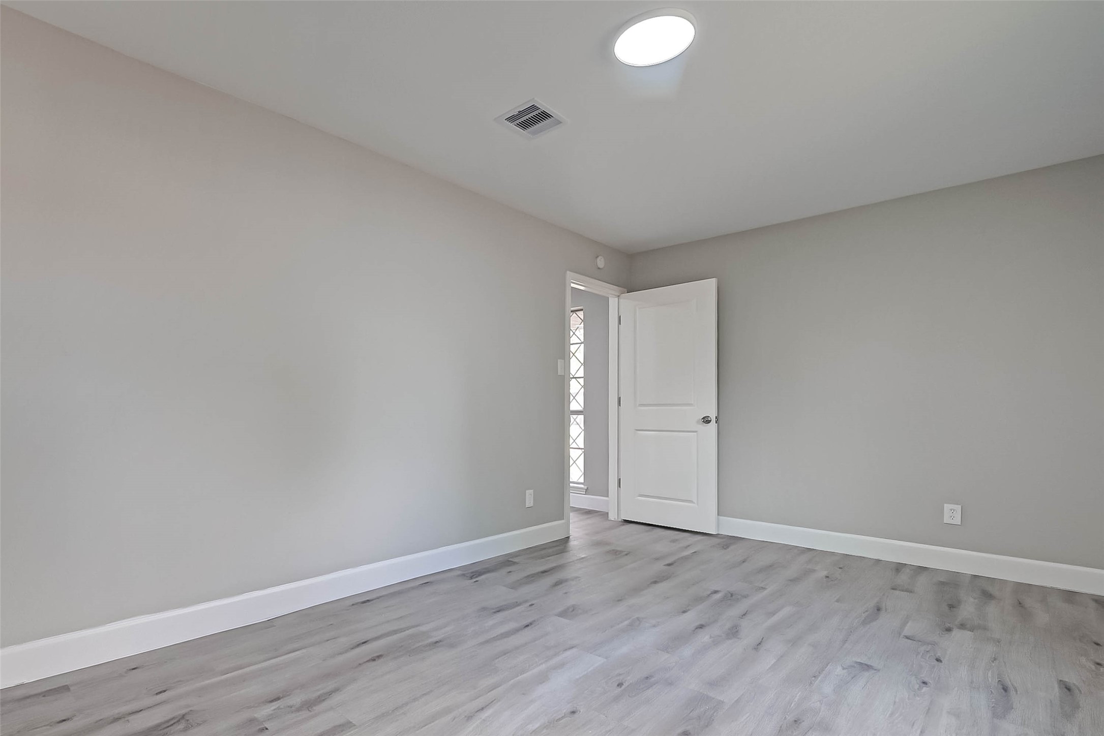5838 Reed Road Houston, TX 77033 - Photo 7 of 19