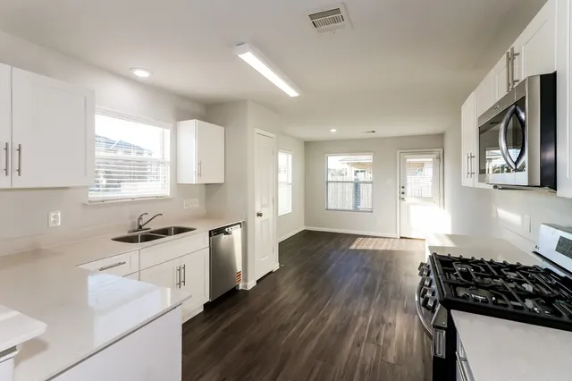 $2,100 | 2622 Montecito Lane, Richmond, TX 77406