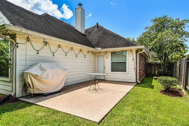 $2,400 | 2607 Easton Springs Court, Pearland, TX 77584