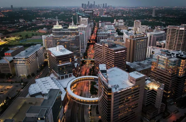 $2,400 | 2607 Easton Springs Court, Pearland, TX 77584