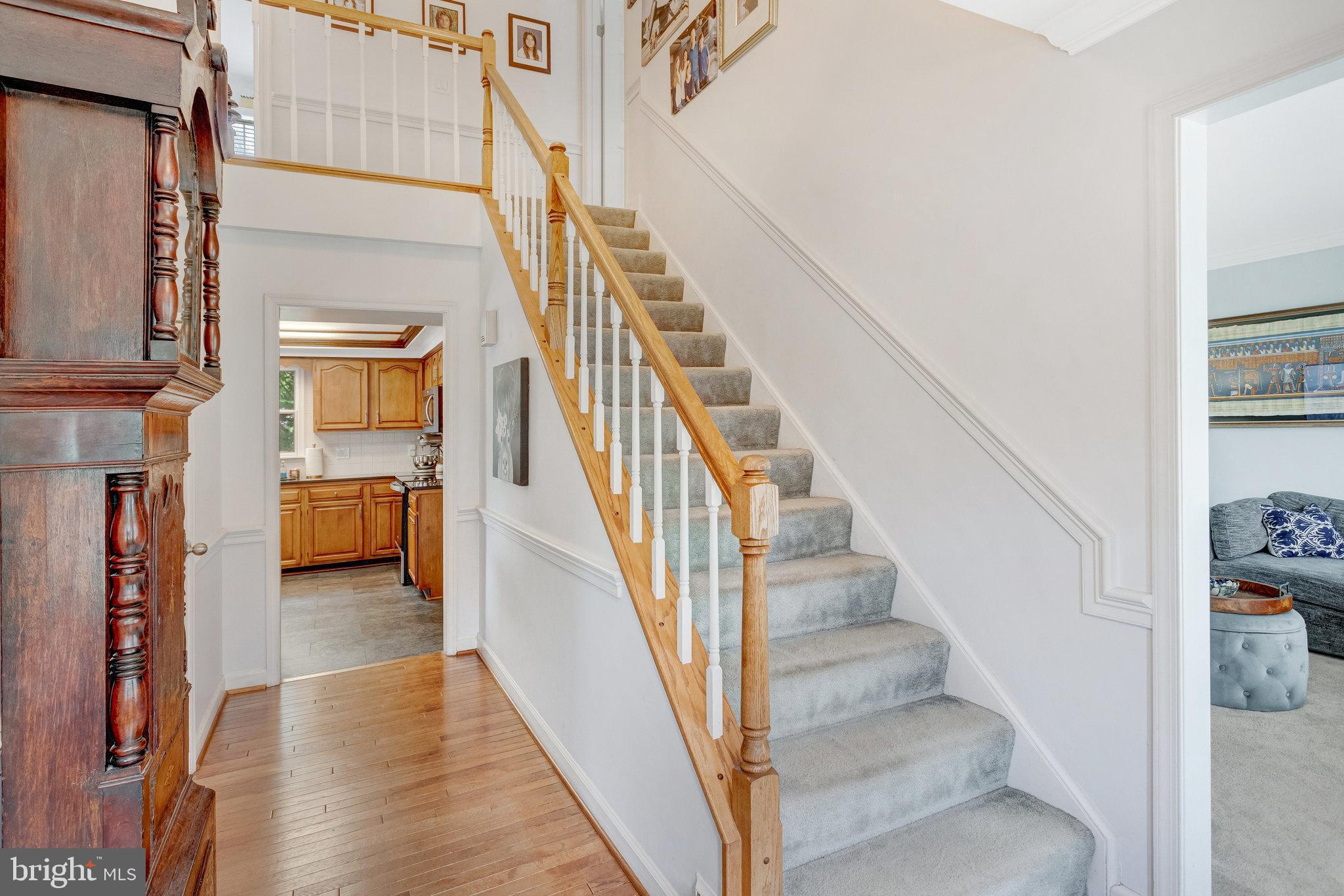21 Burns Road Stafford, VA 22554 - Photo 2 of 35 Entryway with elegant staircase.