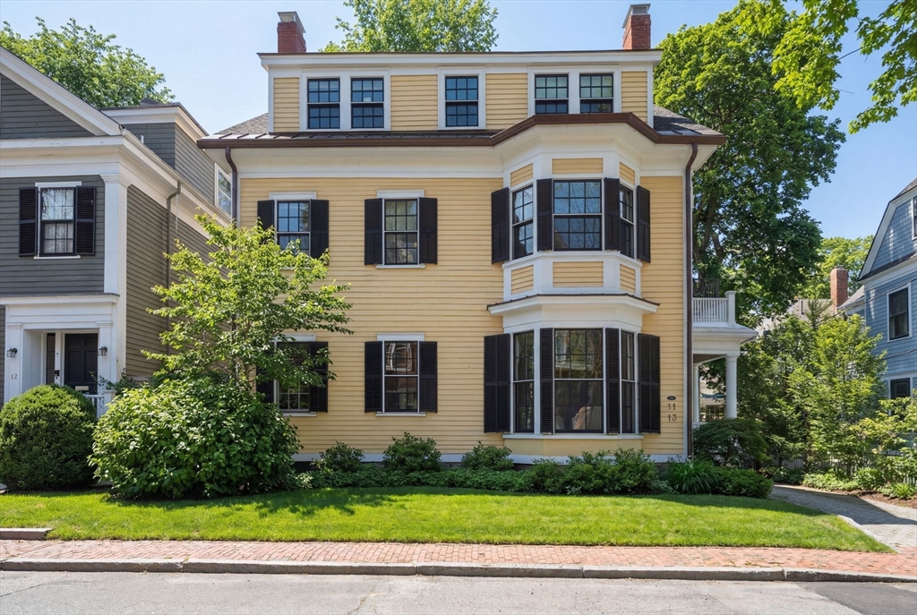 11 Hilliard Street, Unit 1 Cambridge, MA 02138 - Photo 1 of 17