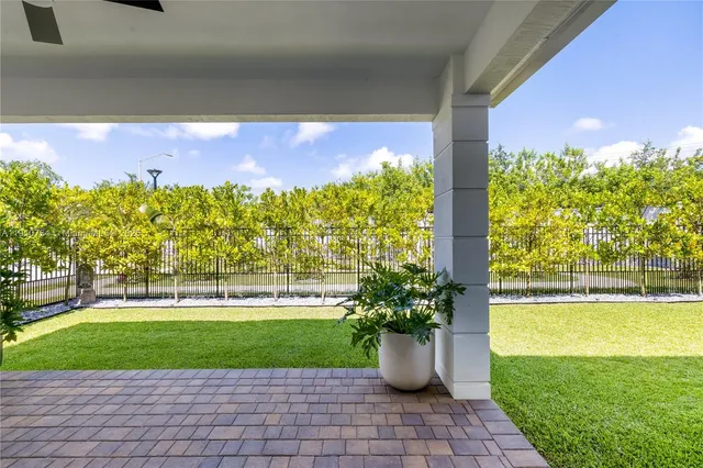 a view of a fountain in front of a house