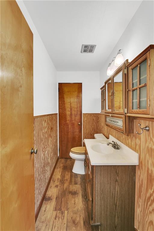937 MacBeth Drive Monroeville, PA 15146 - Photo 17 of 25 a bathroom with a sink a toilet and shower