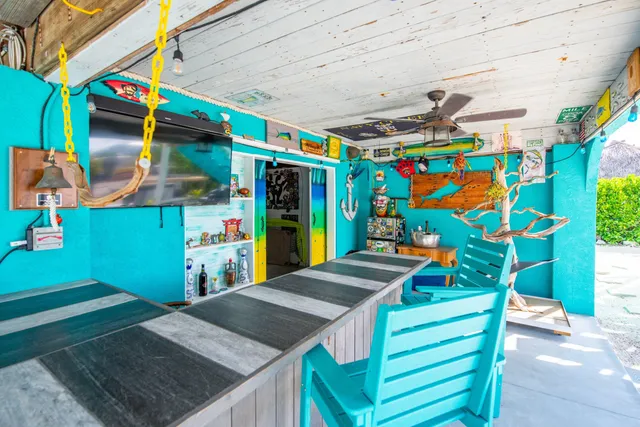 a view of an outdoor space