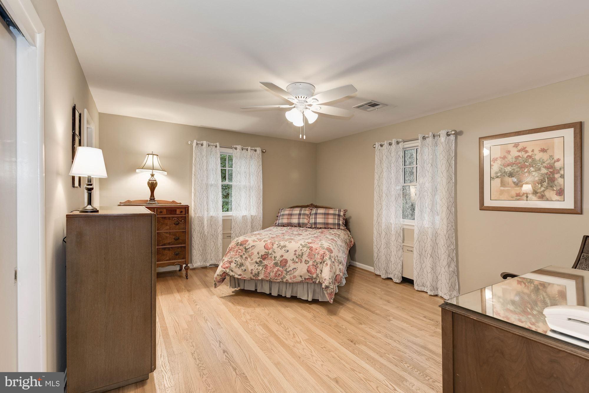 7008 Coventry Road Alexandria, VA 22306 - Photo 22 of 30 Bedroom 2 with on suite bathroom