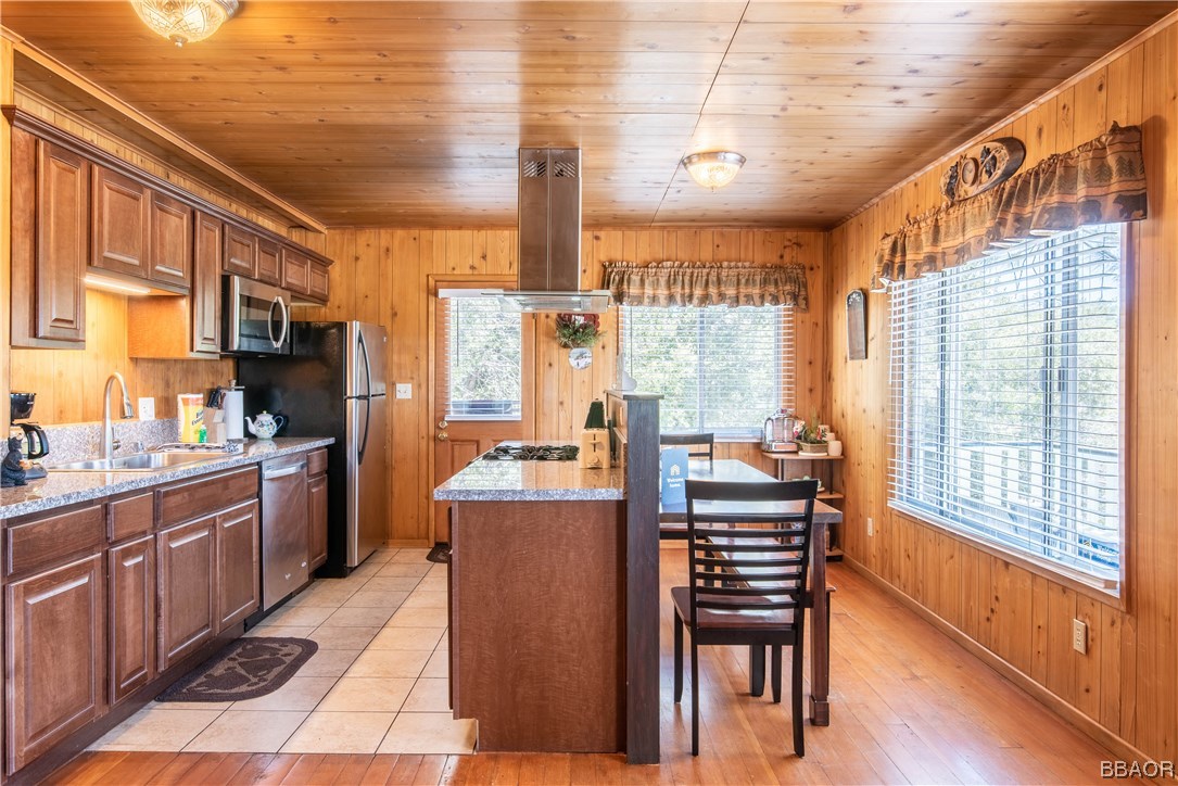1297 Ridge Road Fawnskin, CA 92333 - Photo 23 of 36 Gallery Image 23