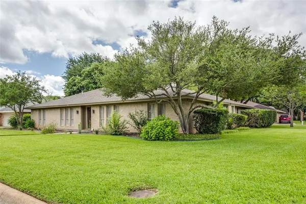 $430,000 | 2414 Lakeview Circle, Arlington, TX 76013