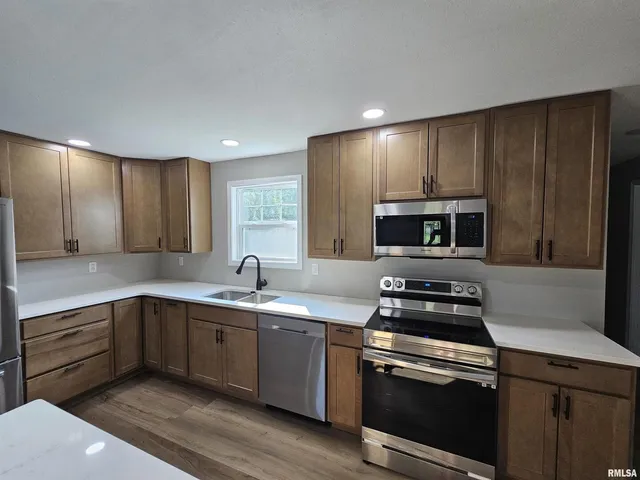 $249,000 | 16530 East Fairfield Road, Mount Vernon, IL 62864