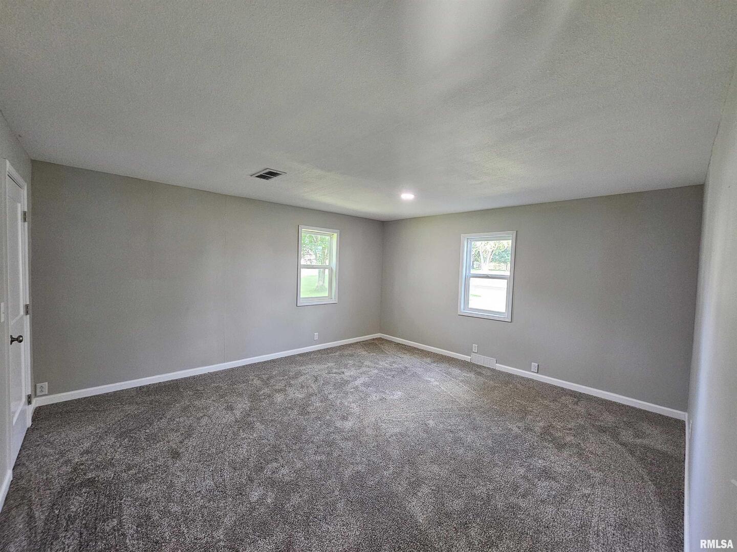 16530 East Fairfield Road Mount Vernon, IL 62864 - Photo 20 of 28 an empty room with a window and a mirror