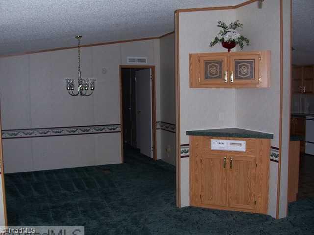 8996 Center Grove Church Road Clemmons, NC 27012 - Photo 3 of 10 Living Room.