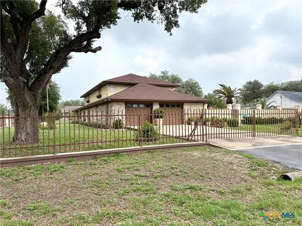 $550,000 | 313 North Church Street, Goliad, TX 77963