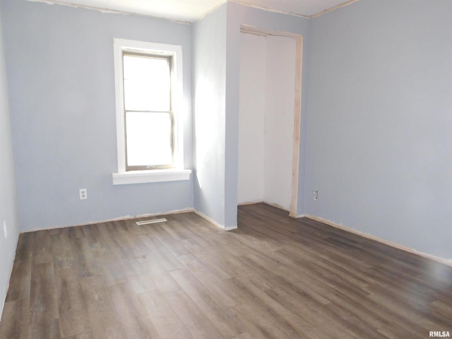 2517 Highway 17 Viola, IL 61486 - Photo 10 of 25 an empty room with wooden floor and windows