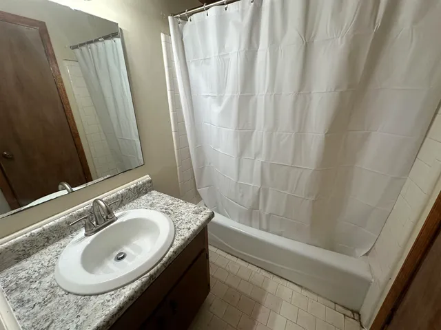 $975 | 312 Lang Court, Unit 28, Tallahassee, FL 32301