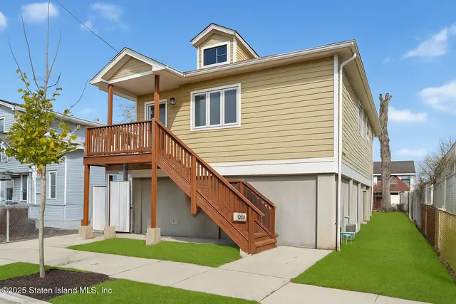 $599,888 | 261 Grimsby Street | Midland Beach