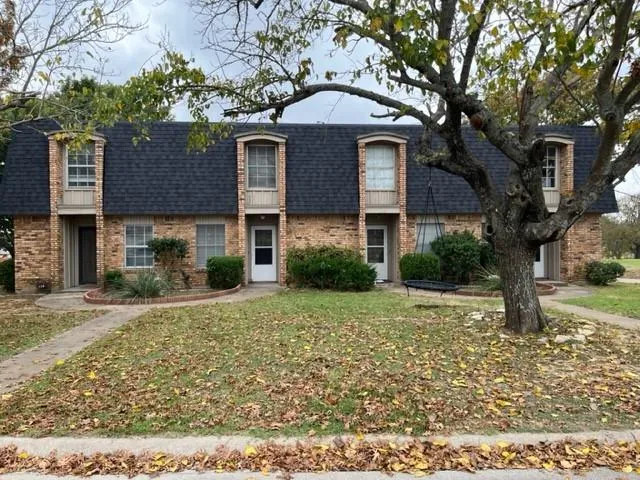$1,300 | 114 Meadow View Drive, Cleburne, TX 76033