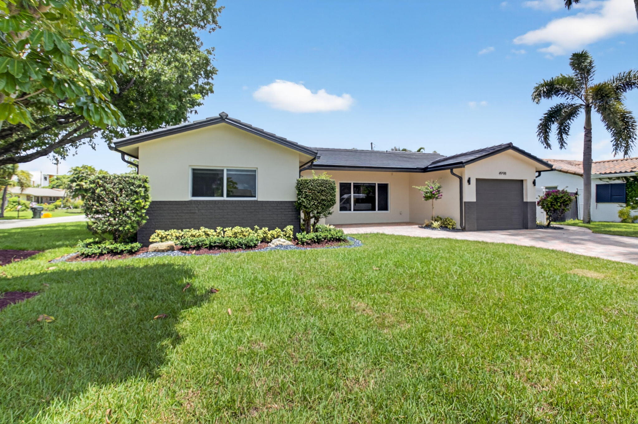 4998 Northwest 4th Avenue Boca Raton, FL 33431 - Photo 3 of 52 3-web-or-mls-DSC_5229