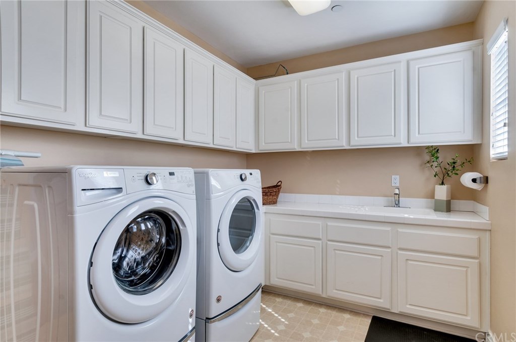 2470 Bulrush Circle Corona, CA 92882 - Photo 61 of 64 a utility room with sink dryer and washer