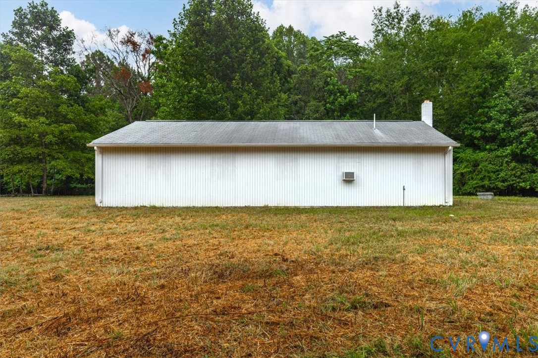 View of grassy yard