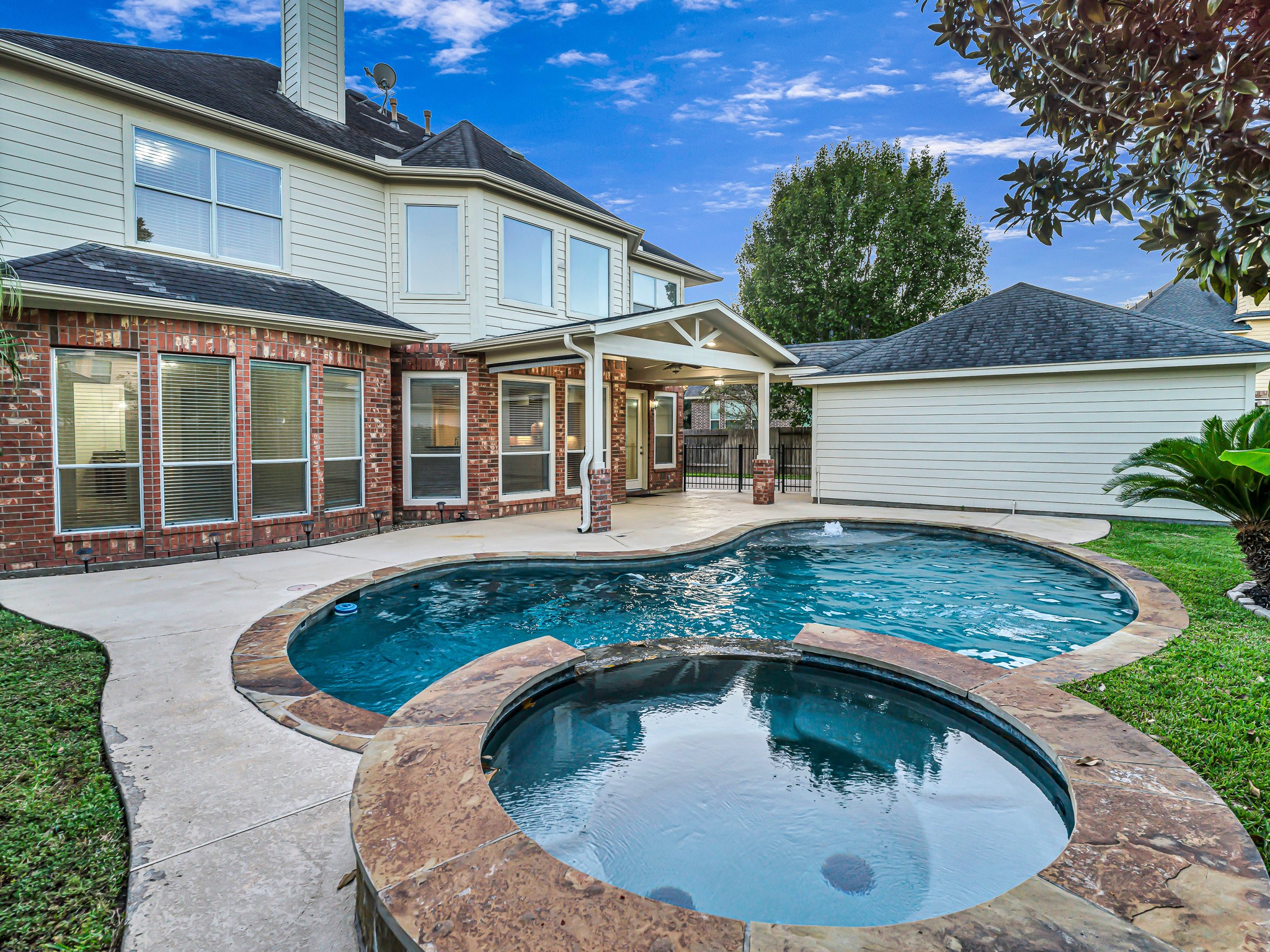 2714 Misty River Lane Richmond, TX 77406 - Photo 46 of 50 front view of house with a swimming pool