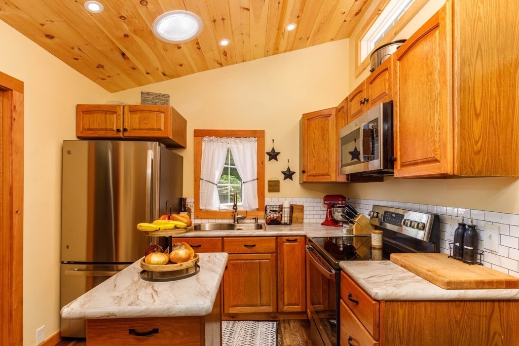 1 King Road Phillipston, MA 01331 - Photo 3 of 24