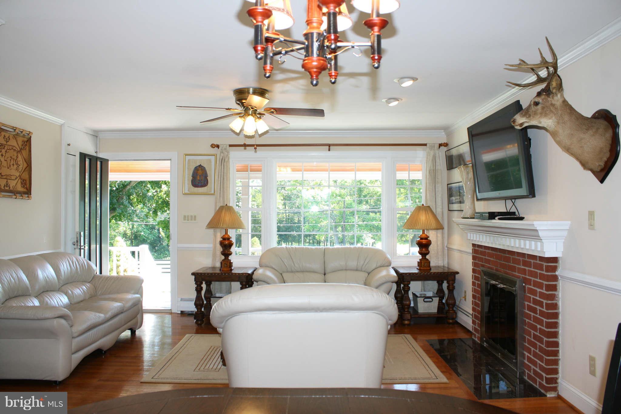 18120 Beallsville Road Poolesville, MD 20837 - Photo 6 of 28 Family Room