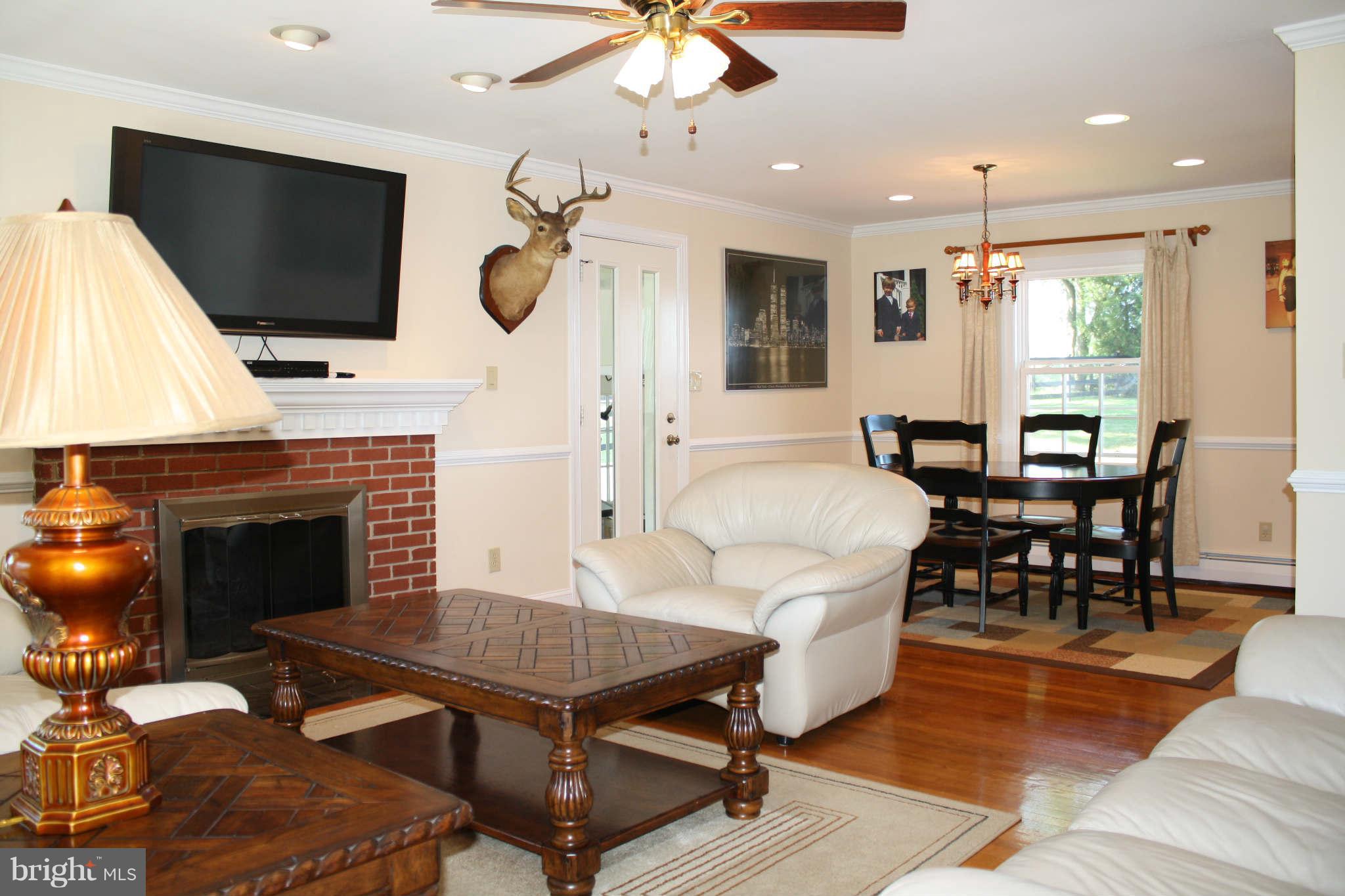 18120 Beallsville Road Poolesville, MD 20837 - Photo 7 of 28 Family Room